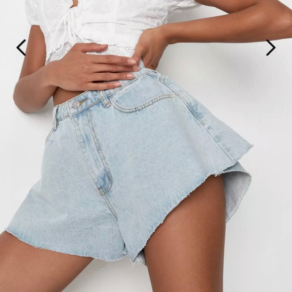 Missguided Floaty blue denim shorts